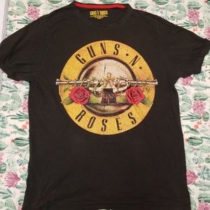 Classic guns and Rose's T shirt